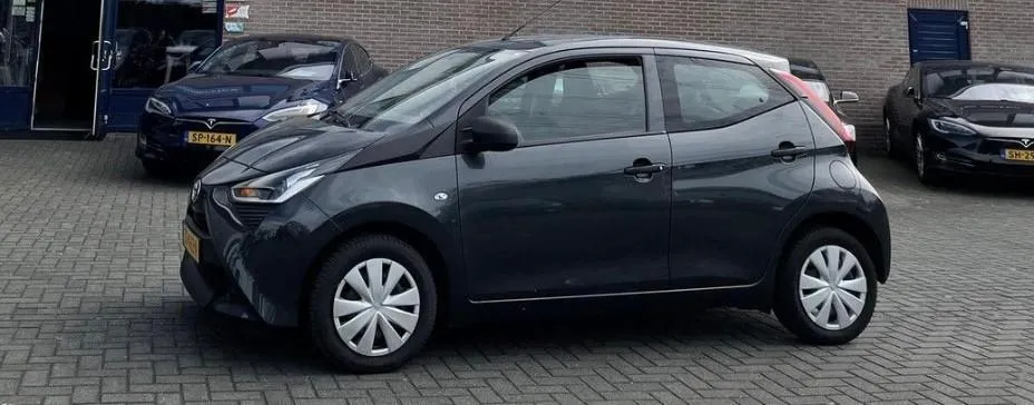 TOYOTA Aygo 1.0 VVT-i 72 CV 5p. x-cool MMT Image 3