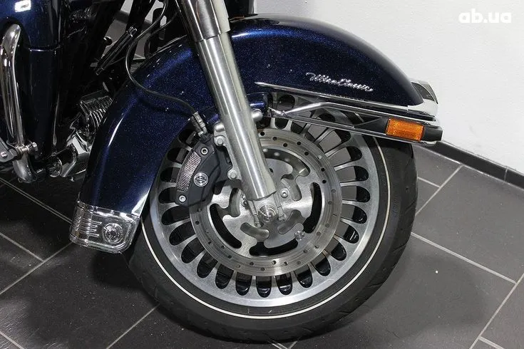 Harley-Davidson FLHTCU Image 3